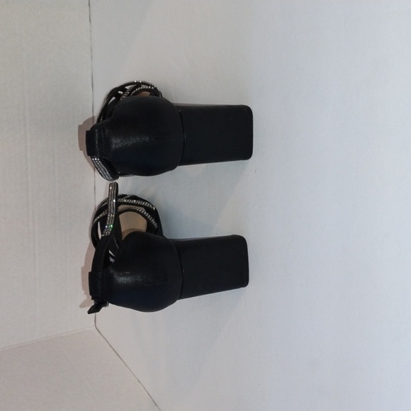 Bella Vita Aliette black rhinestone  strappy Sandal   Size: 8 WW - Picture 3 of 6